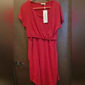 Maternity dress easy access to nursing